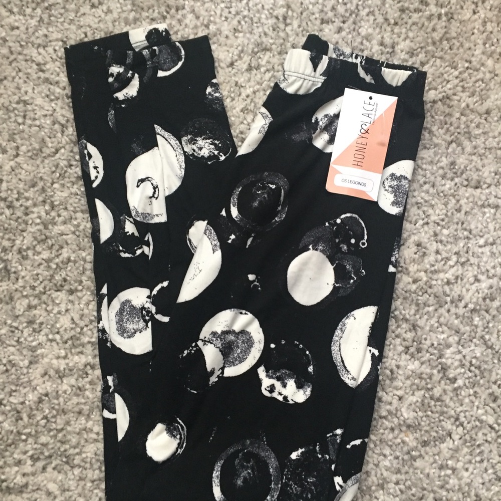 One size leggings NWT black and white moon bubbles